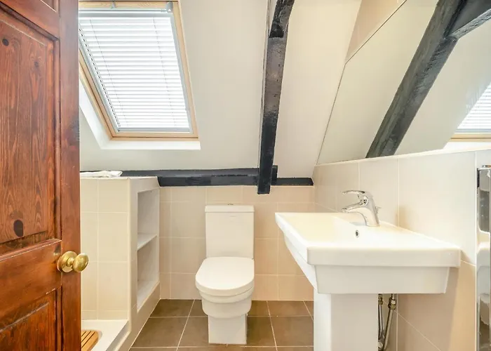 2 Bed In Oc-w472 * Whitby