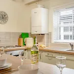 Holiday home 2 Bed In Oc-w472 *