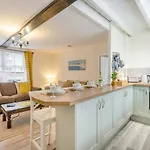 2 Bed In Oc-w472 Holiday home *