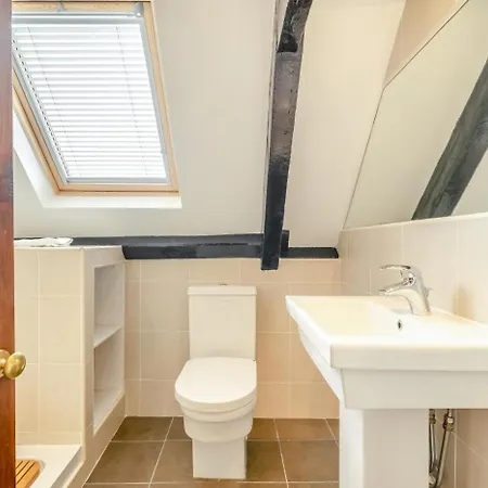 2 Bed In Oc-w472 * Whitby